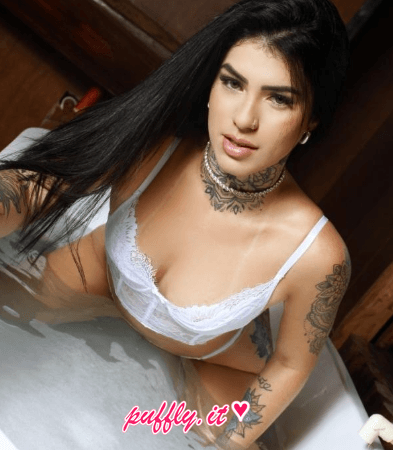 Angela Brasiliana a Napoli — profilo e servizi